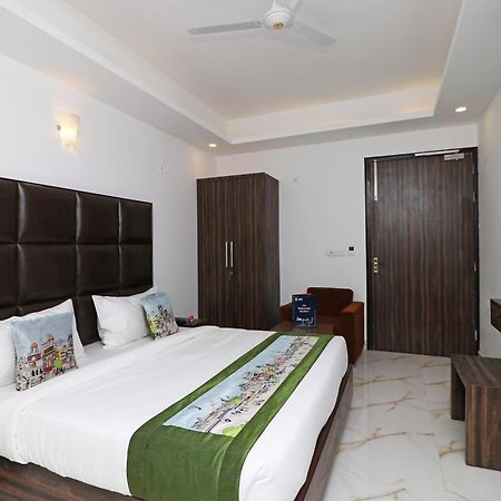 Hotel O Aamara New Delhi Bagian luar foto